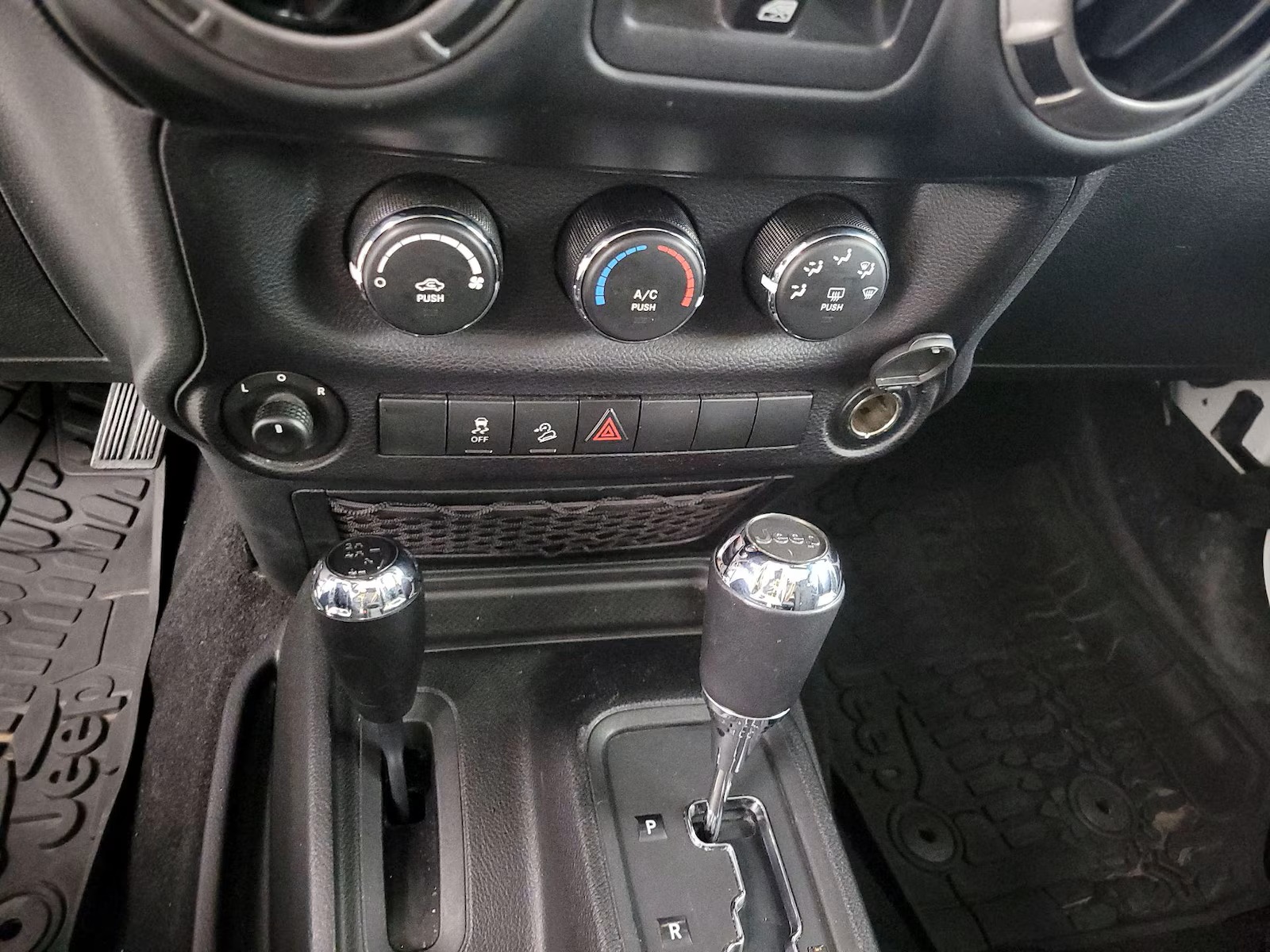 Jeep Wrangler Unlimited Sport 2016 $198,000.00 - Imagen 14