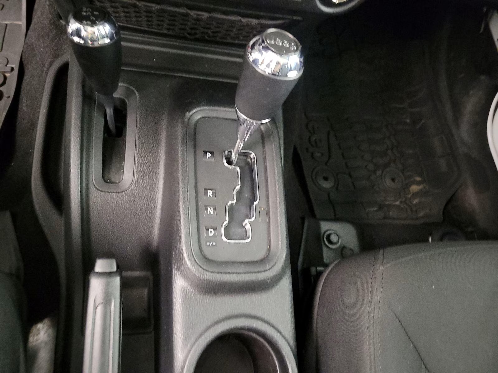 Jeep Wrangler Unlimited Sport 2016 $198,000.00 - Imagen 15