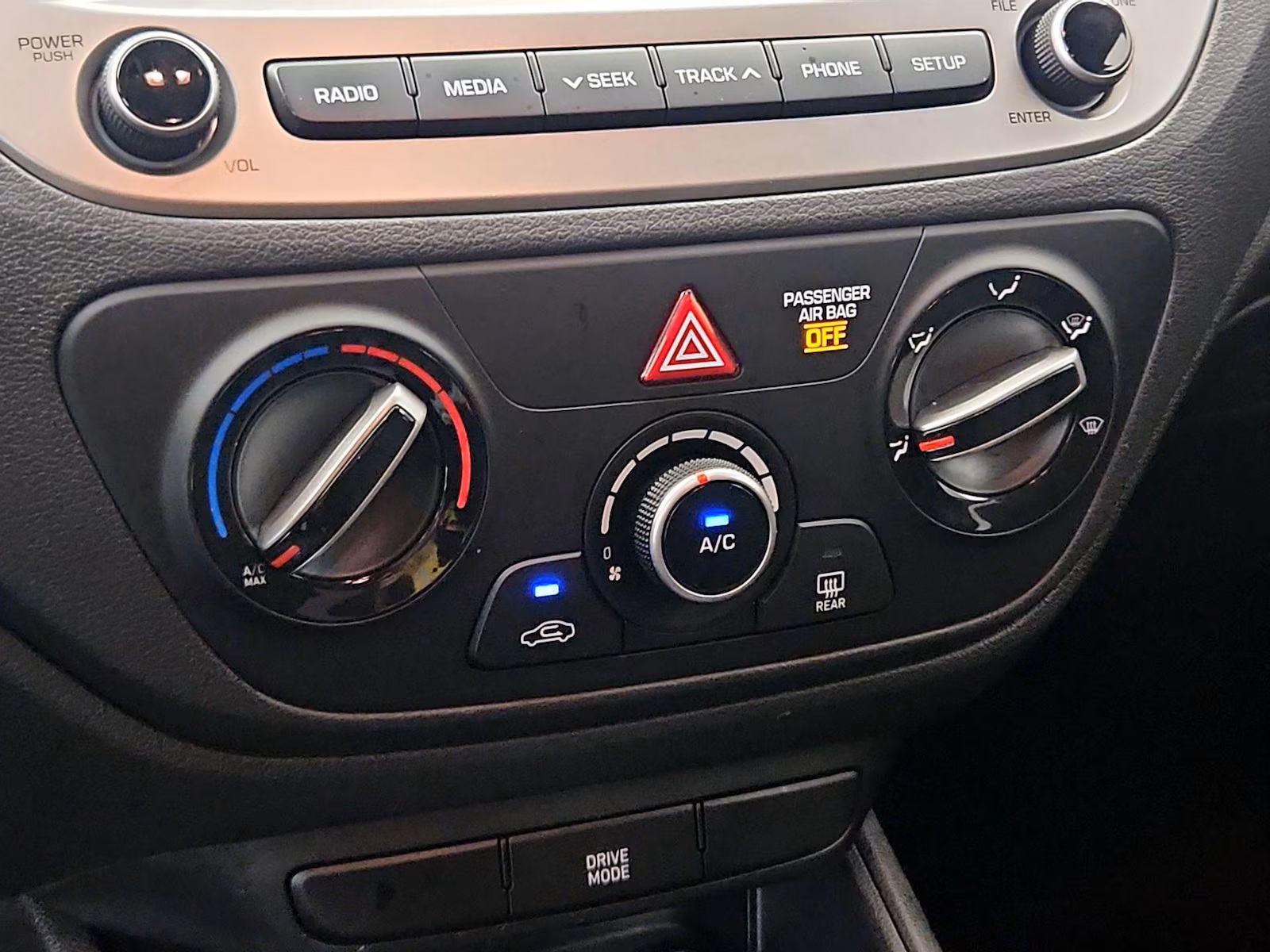 Hyundai Accent SE 2018 $102,000.00 - Imagen 12