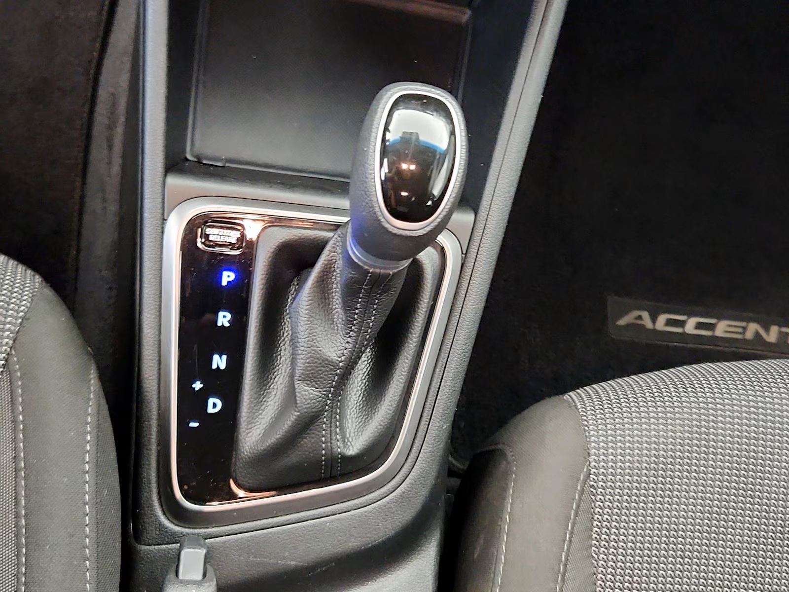 Hyundai Accent SE 2018 $102,000.00 - Imagen 13