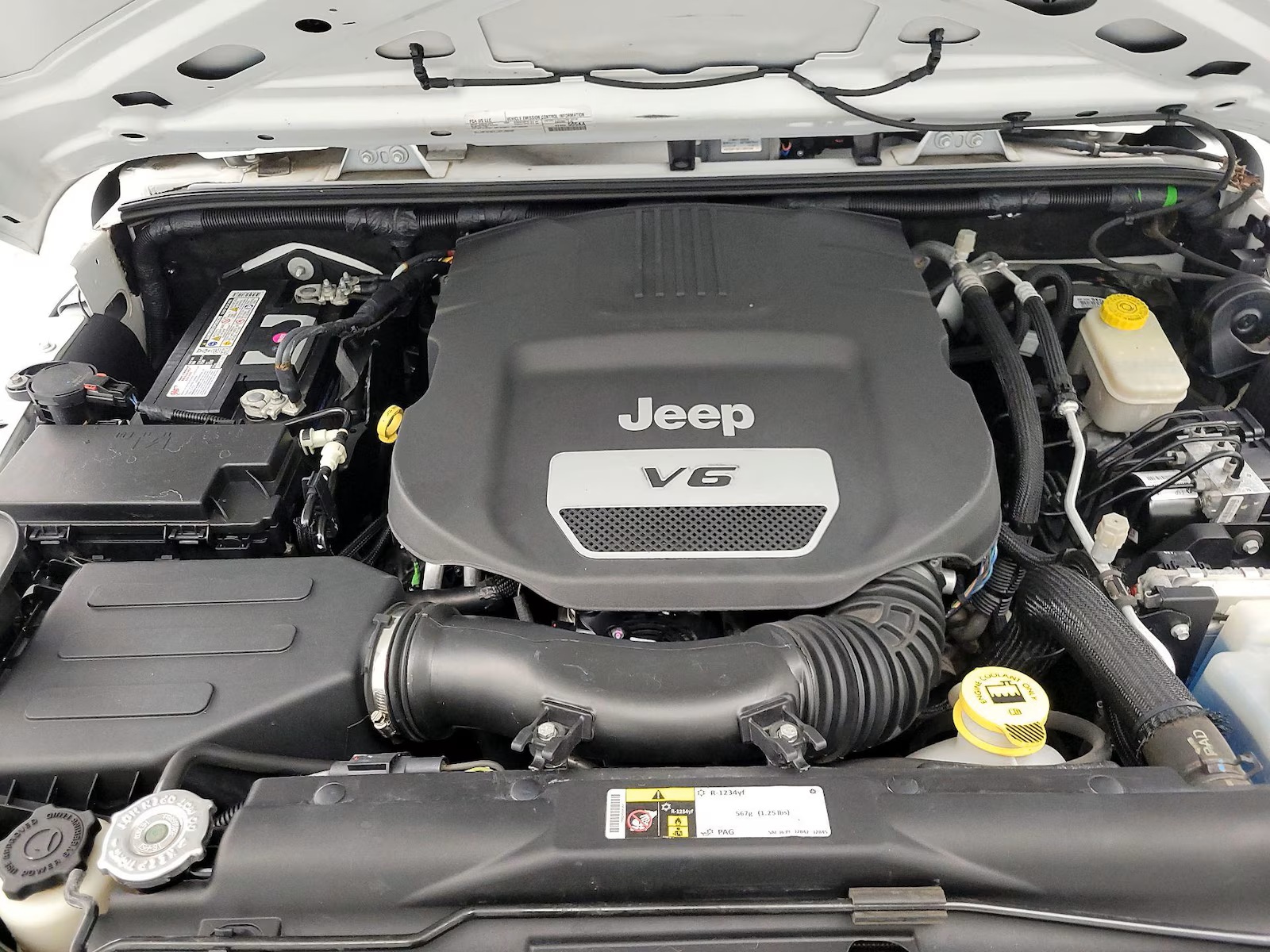 Jeep Wrangler Unlimited Sport 2016 $198,000.00 - Imagen 18